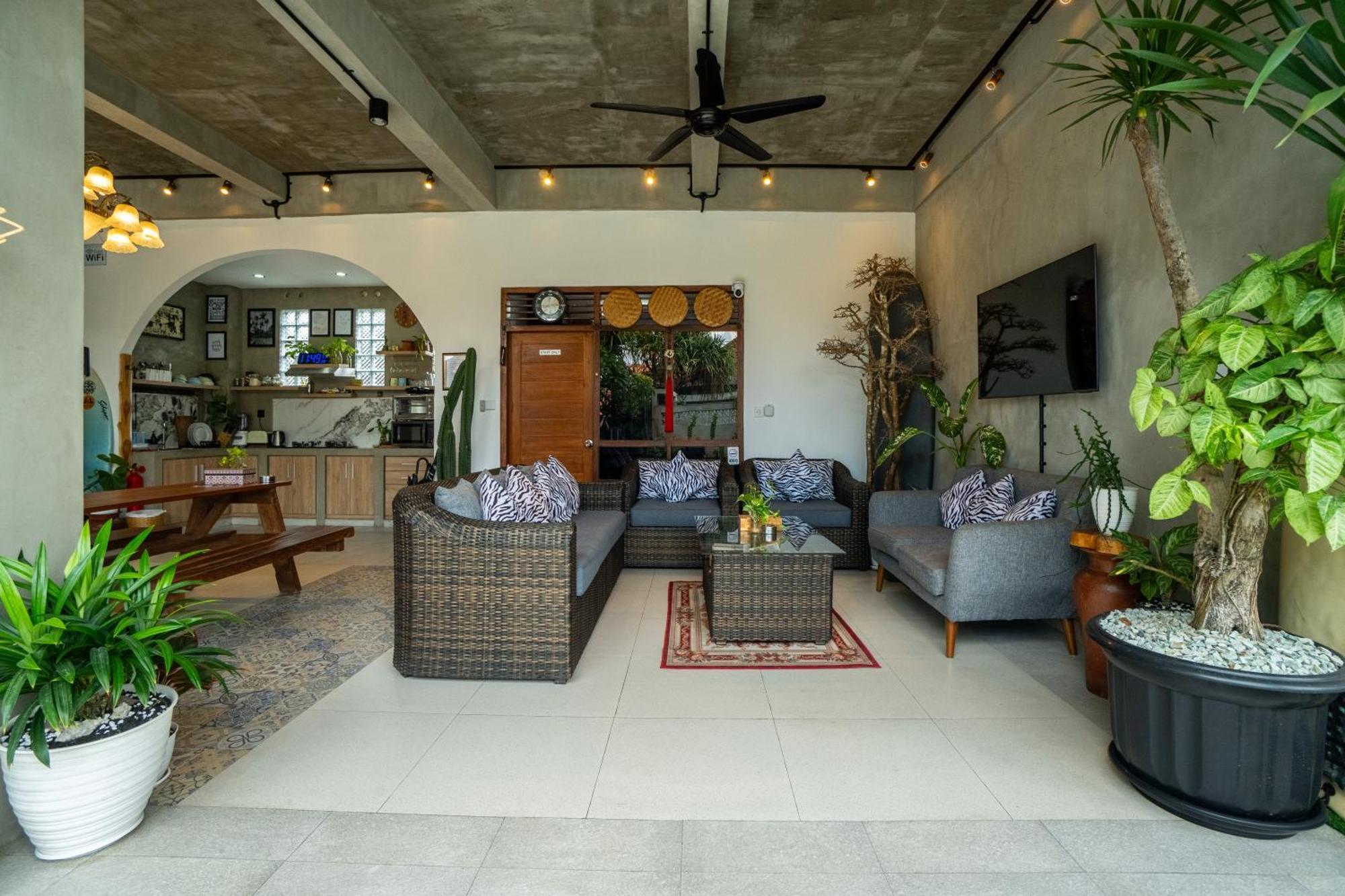 The Breeze Stay And Surf Canggu  Exterior photo